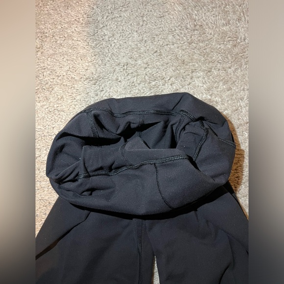 Used lululemon flared pants - Picture 4 of 10